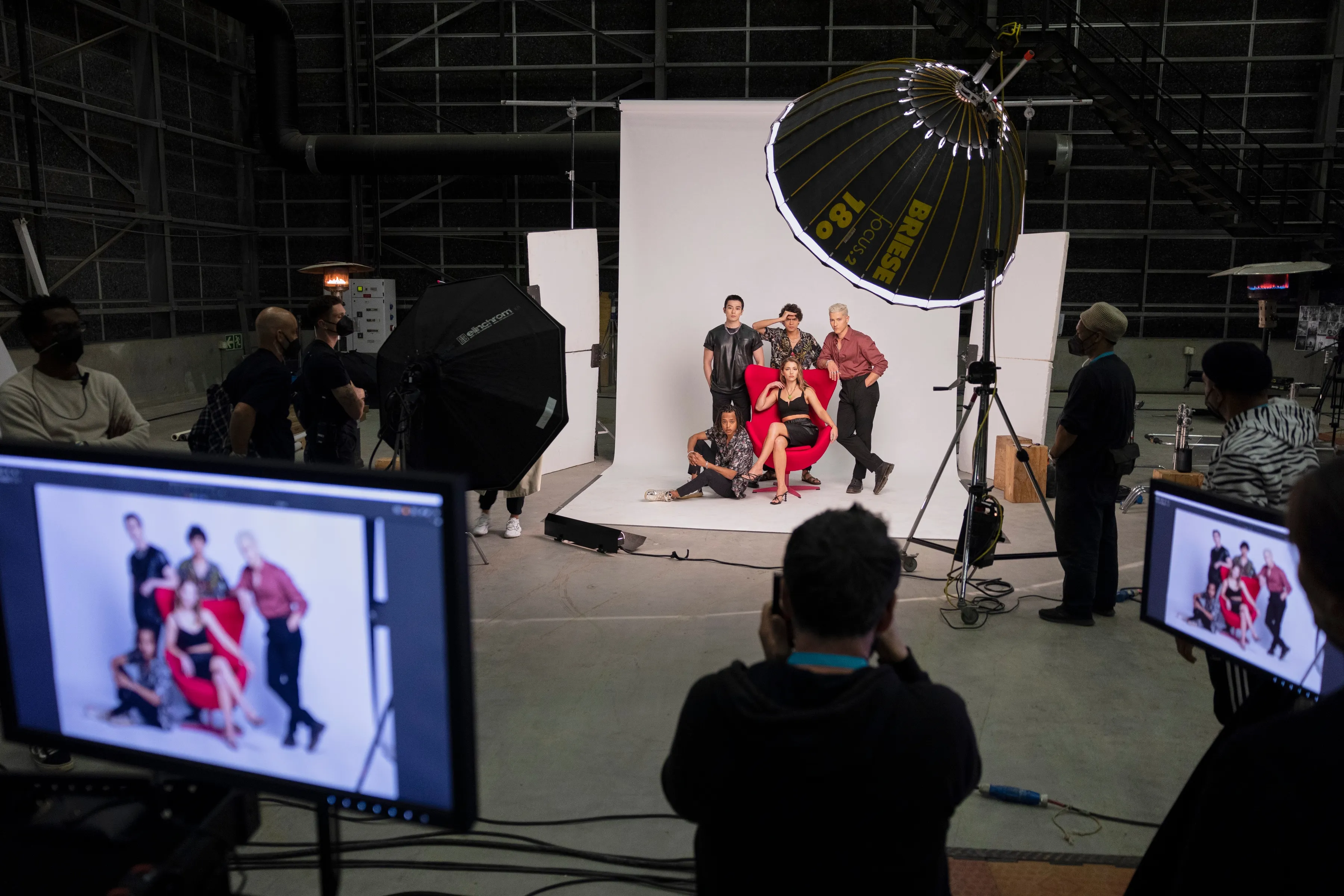 オフショット / マーケティング撮影にのぞむ麦わらの一味