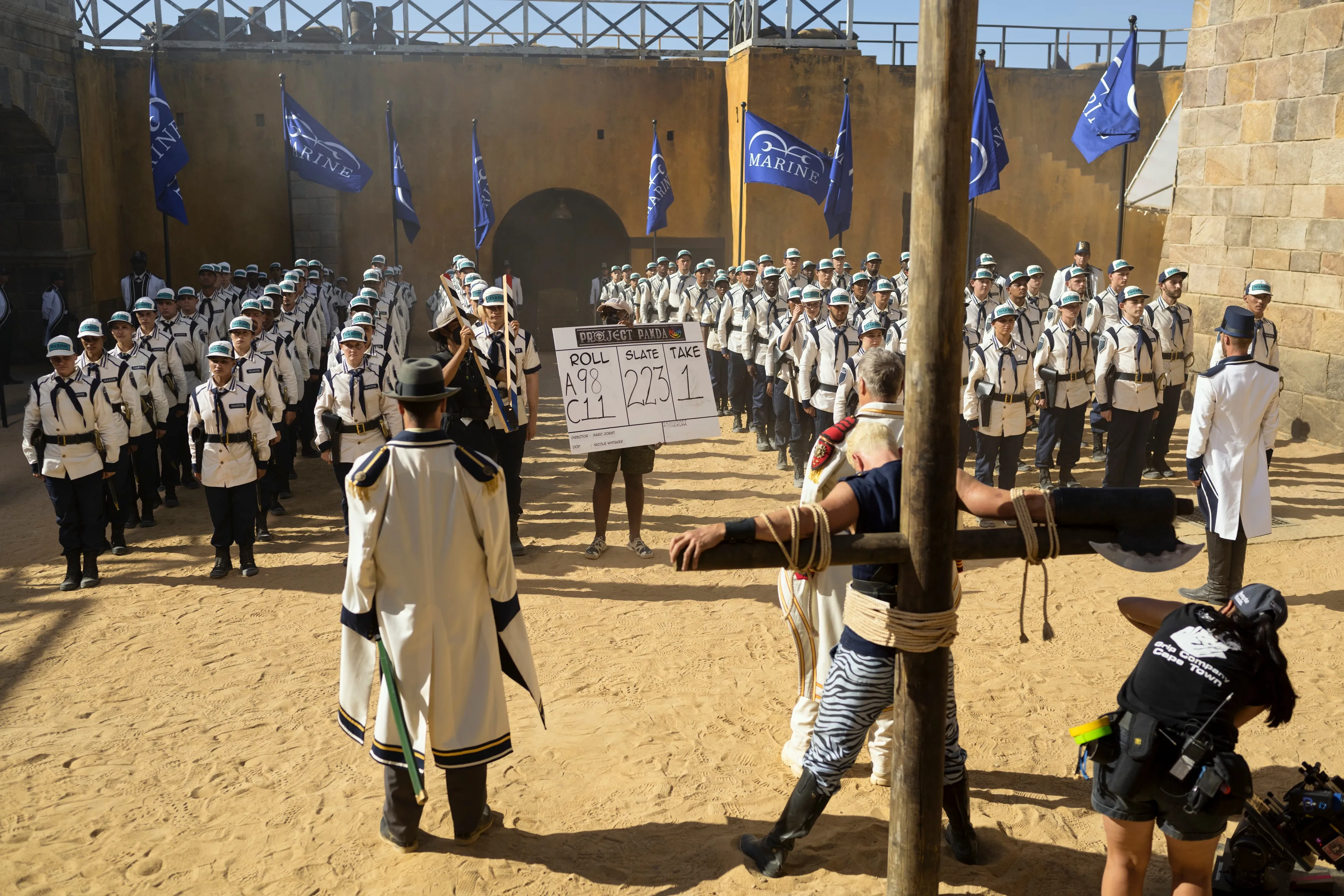 メイキングカット / 一糸乱れぬ海兵たちの整列