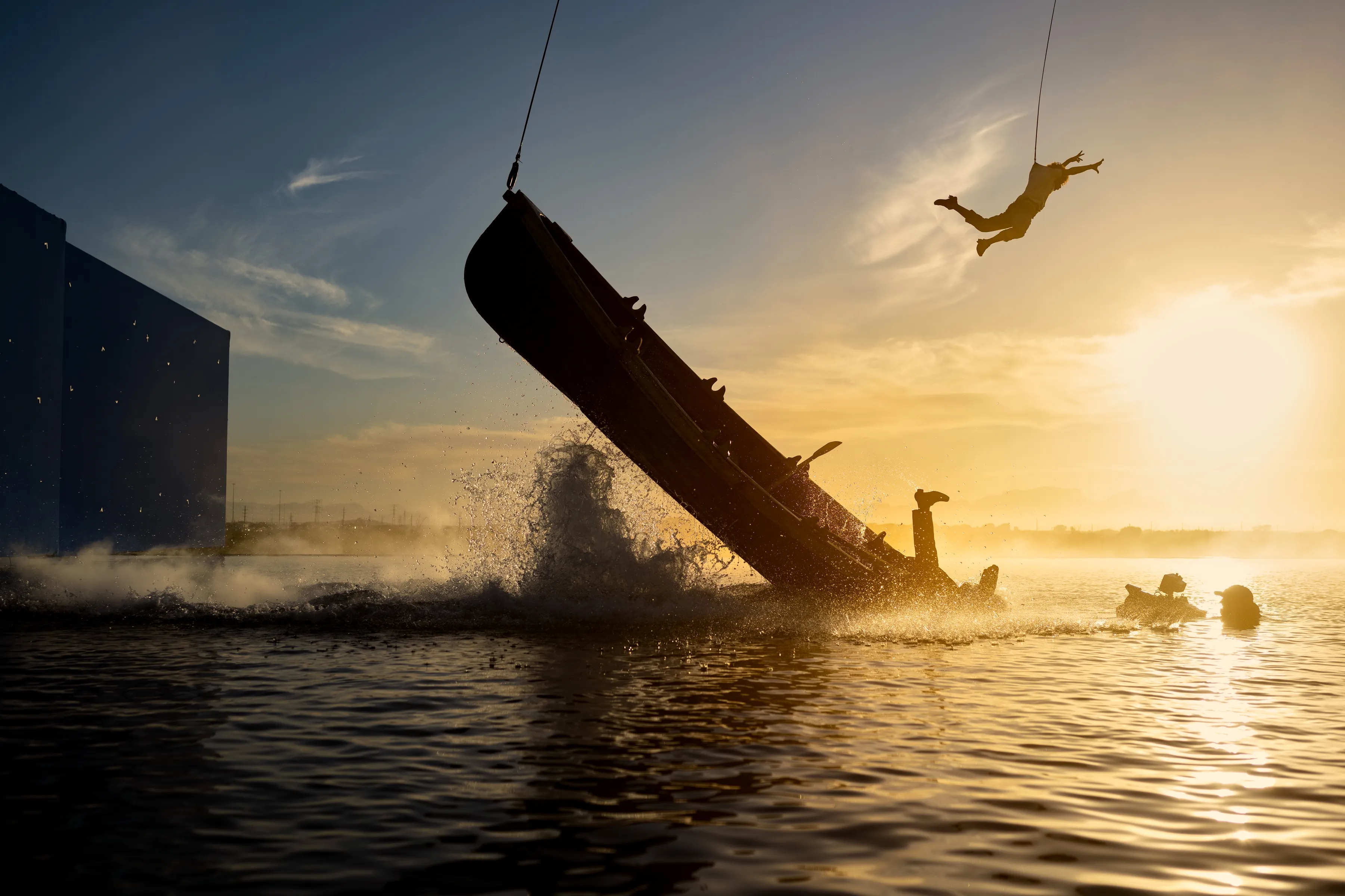 メイキングカット / 転覆するボート