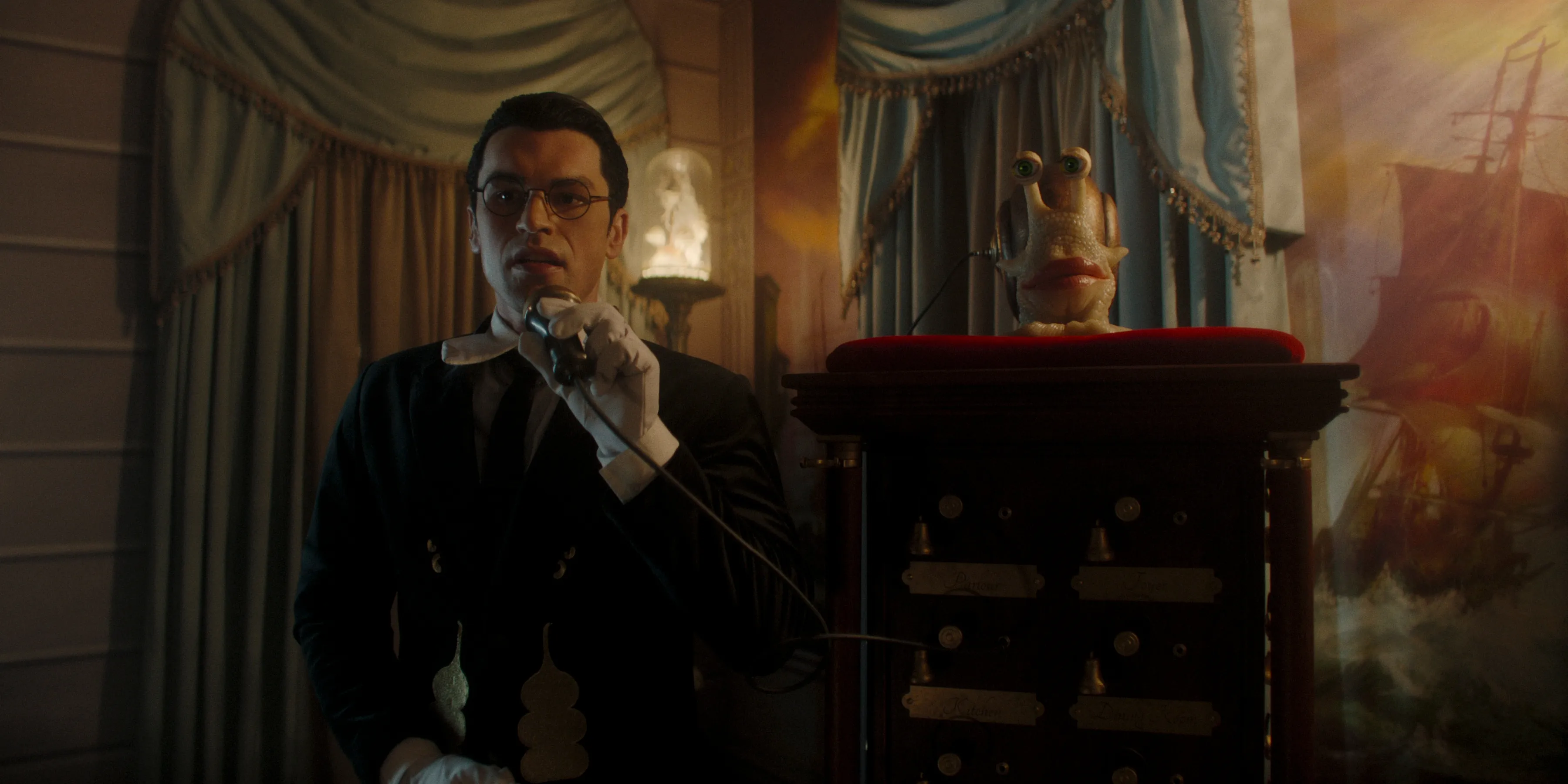 この男...敵か味方か