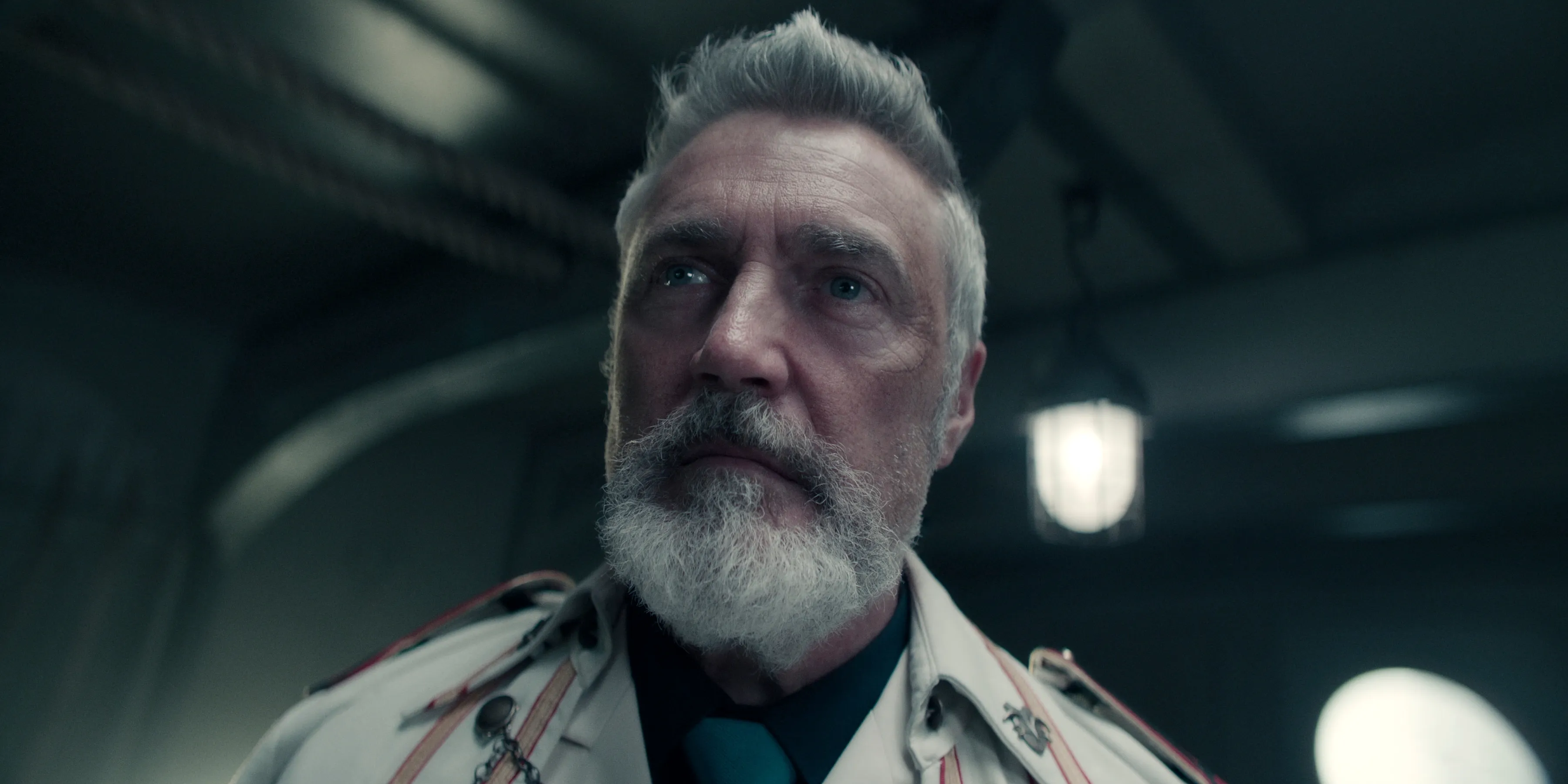 優しさと厳しさを兼ね備えた男の目